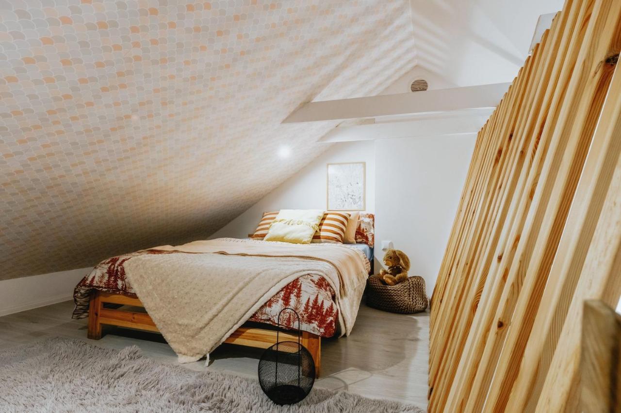 Apartament z antresola dla dzieci Okszow Esterno foto